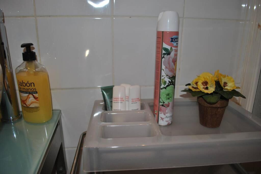 Three-Bedroom House,1065555127:JPEG